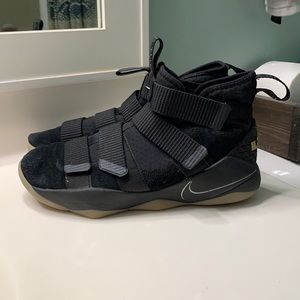 Black Nike Zoom Basketball Shoes